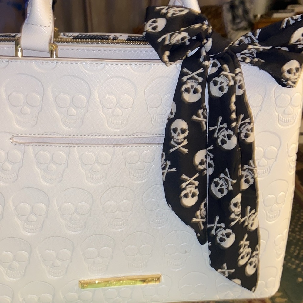 Betsey Johnson Large White Skulls Skulltastic Bag.